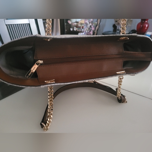 Michael Kors Jet Set Vanilla Shoulder Bag in Very Good Pre-loved Condition! - Picture 6 of 7